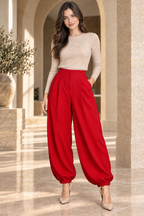 PANTALÓN CON PINZAS Y PUÑO ELÁSTICO