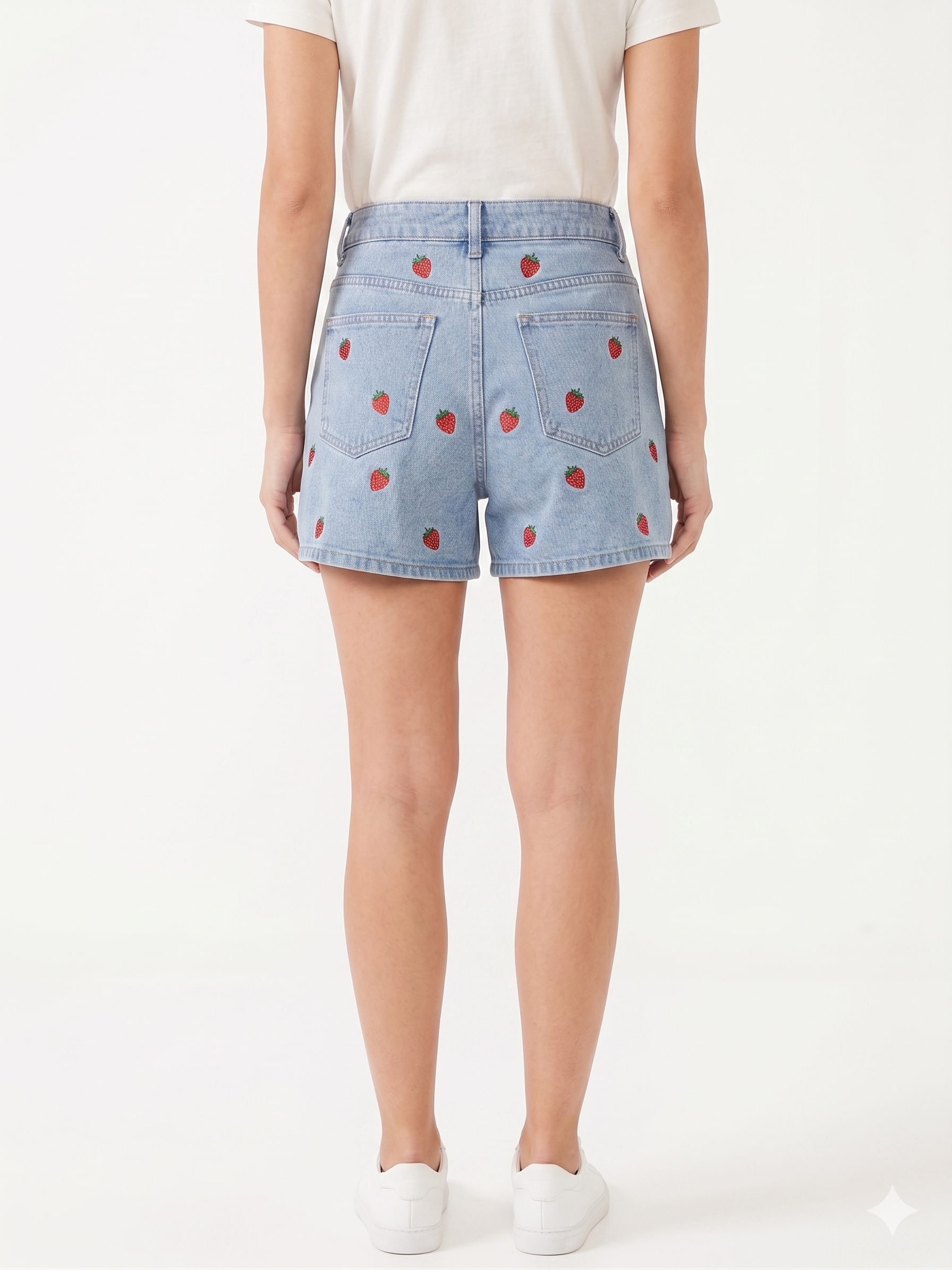 SHORT CON BORDADO DE FRUTA