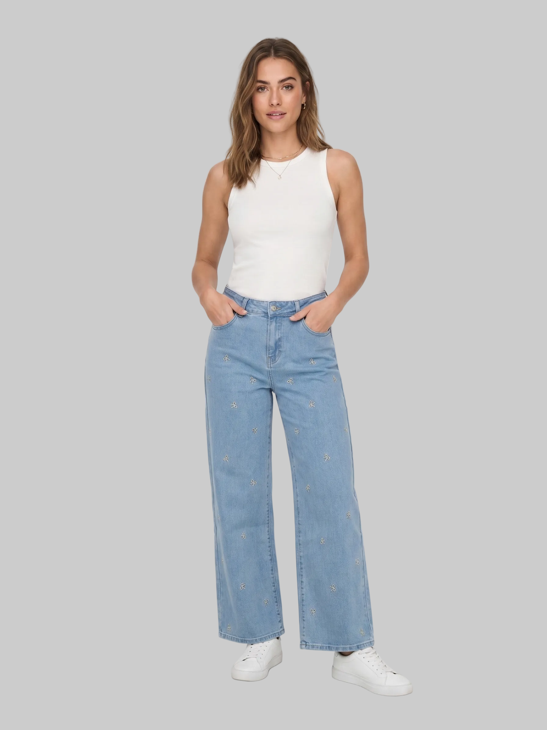 JEANS Z HAFTOWANYM DETALEM