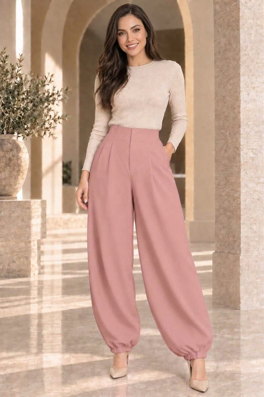 PANTALÓN CON PINZAS Y PUÑO ELÁSTICO