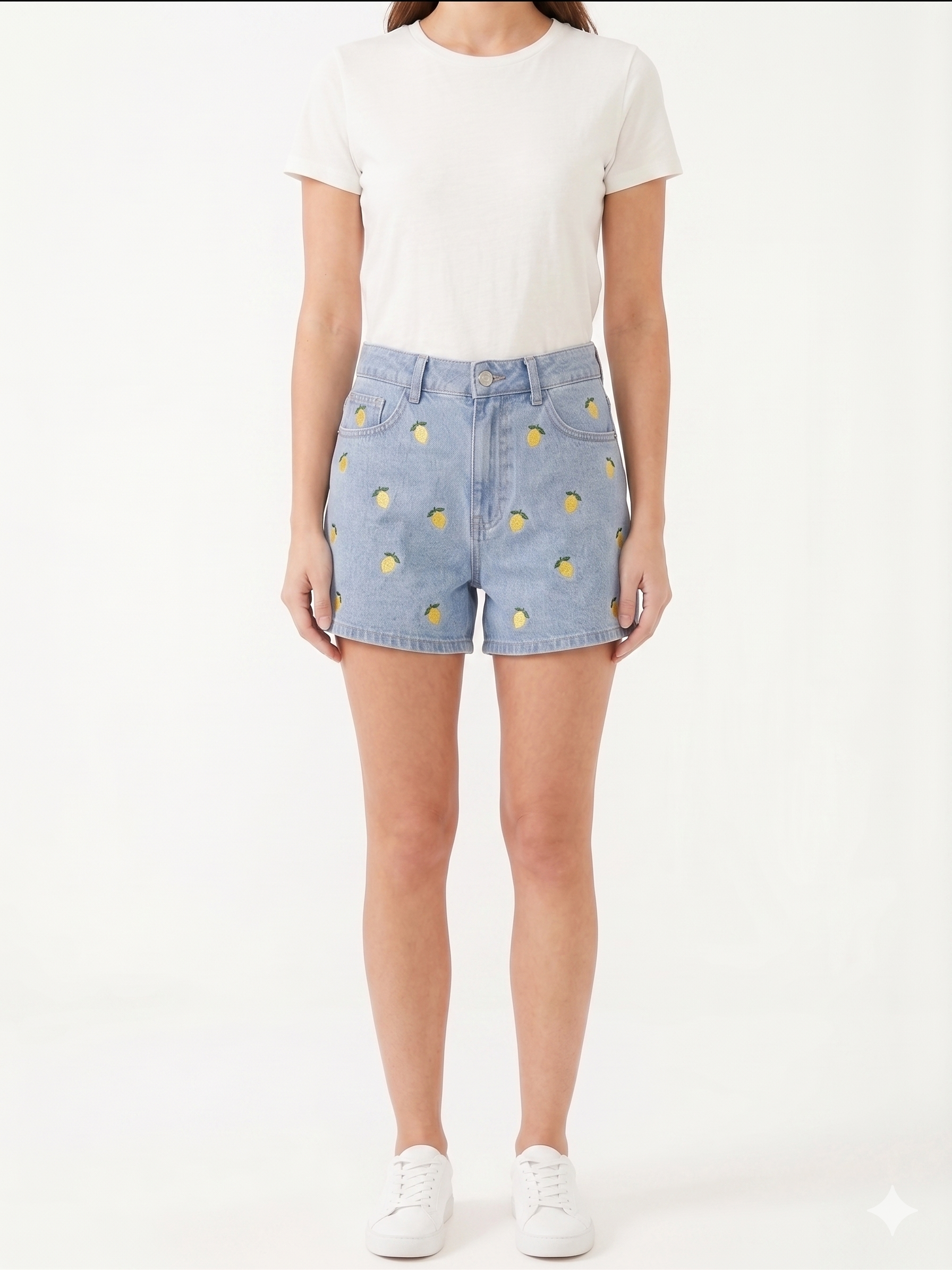 SHORT CON BORDADO DE FRUTA