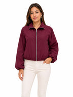 CHAQUETA CORTAVIENTOS DE CREMALLERA Y CUELLO ALTO