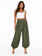 PANTALÓN CON PINZAS Y PUÑO ELÁSTICO