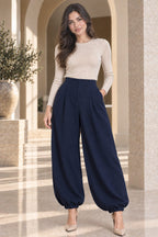 PANTALÓN CON PINZAS Y PUÑO ELÁSTICO